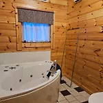 Chalet Woodland Log *