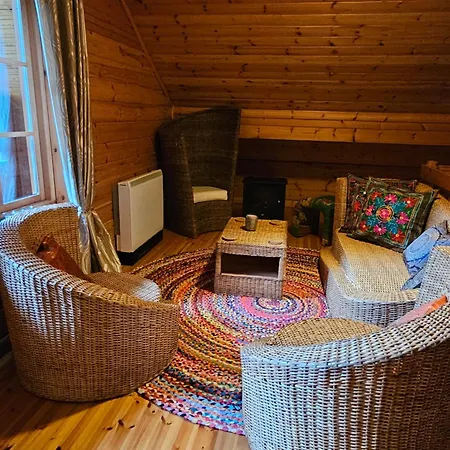 בקתה Woodland Log