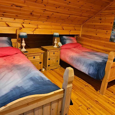 בקתה Woodland Log *